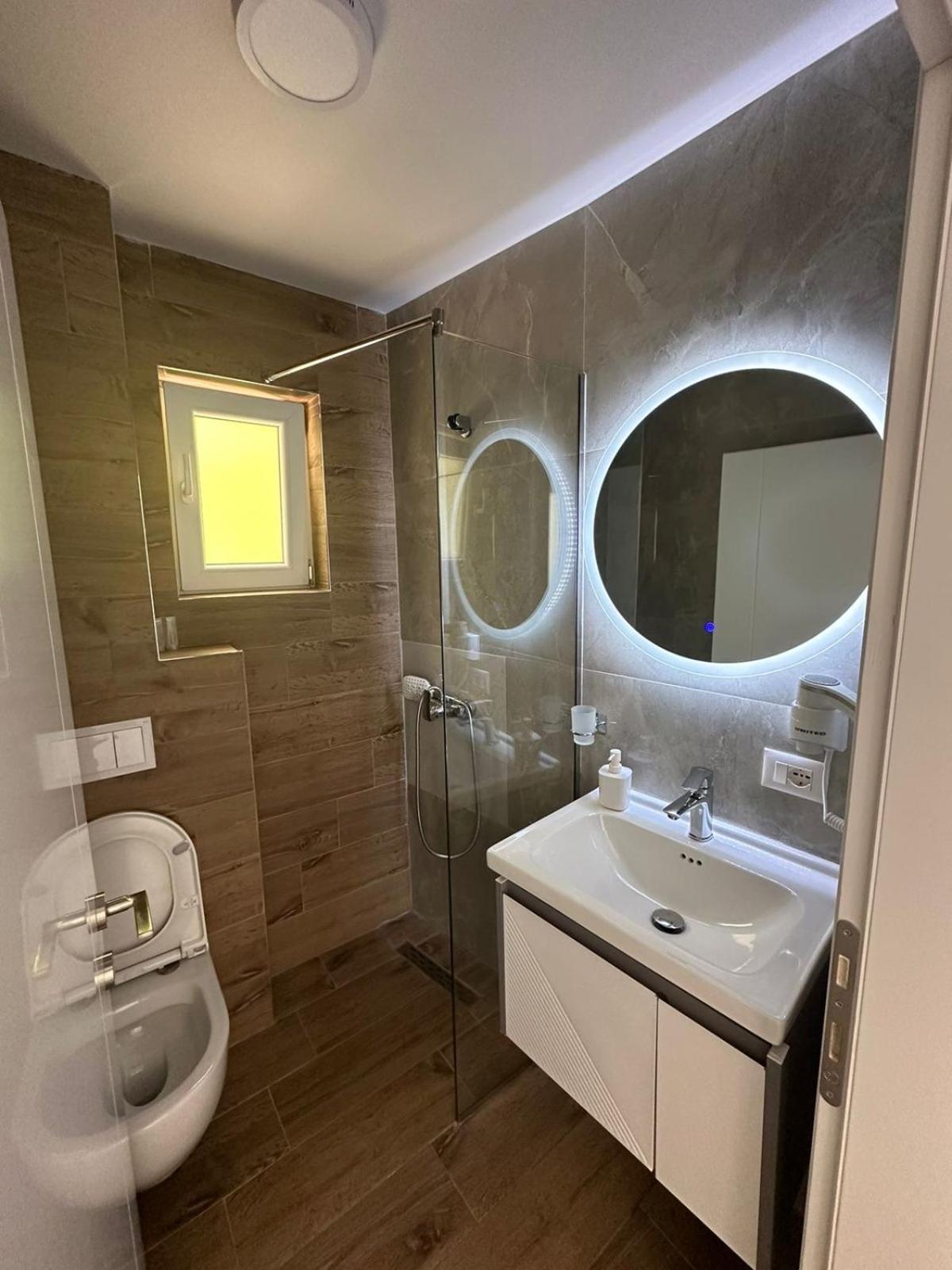 Hotel Demoli Pogradec Buitenkant foto