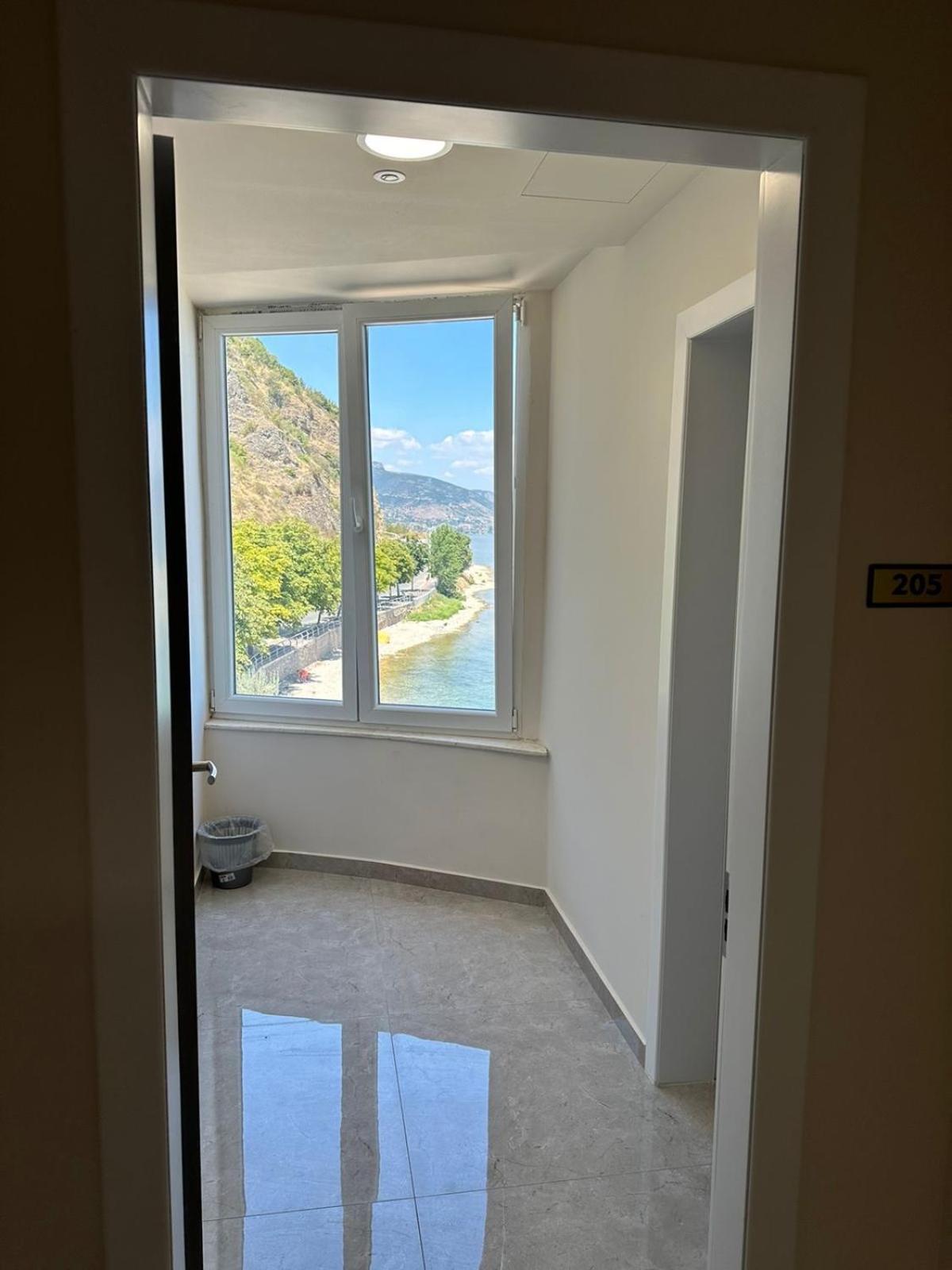 Hotel Demoli Pogradec Buitenkant foto