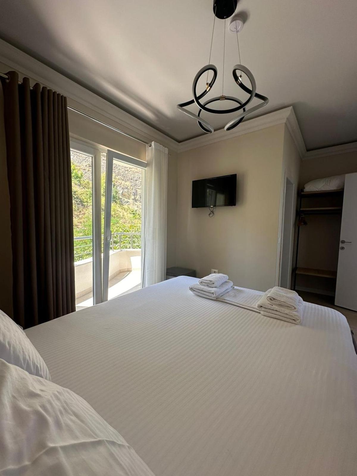 Hotel Demoli Pogradec Buitenkant foto
