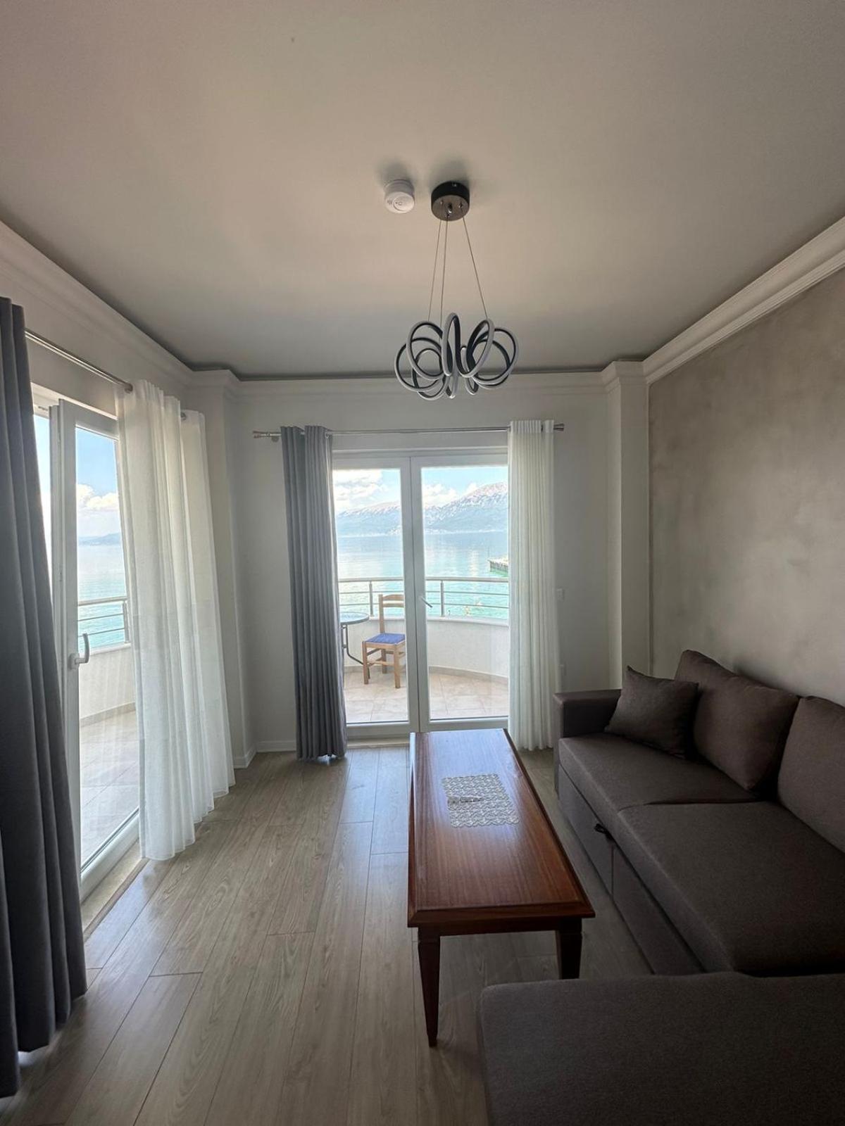 Hotel Demoli Pogradec Buitenkant foto