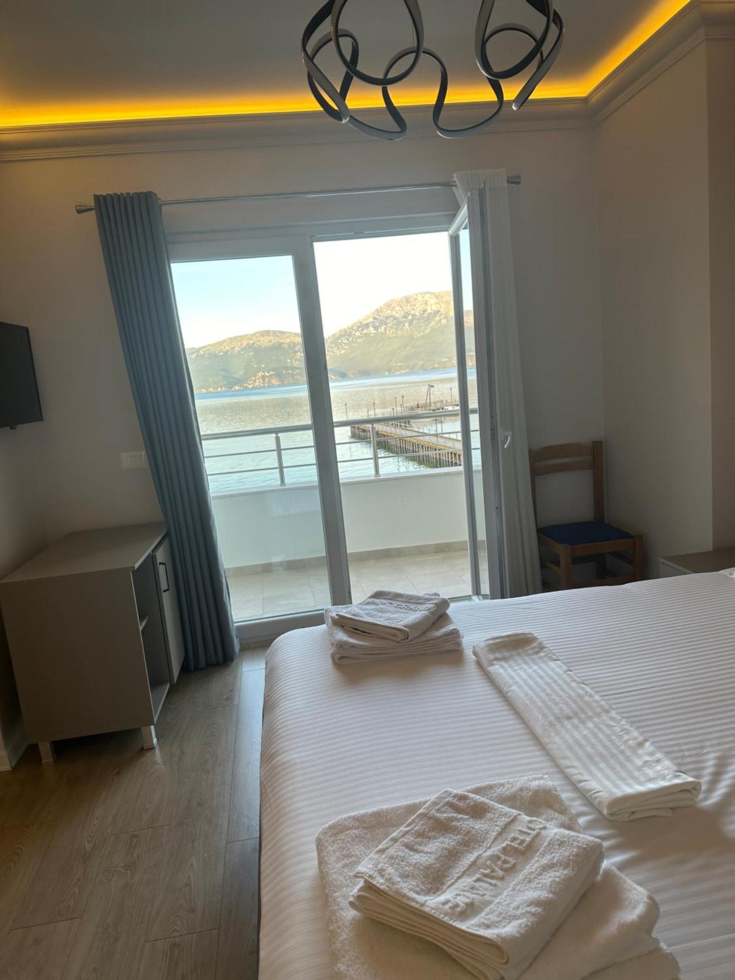 Hotel Demoli Pogradec Buitenkant foto