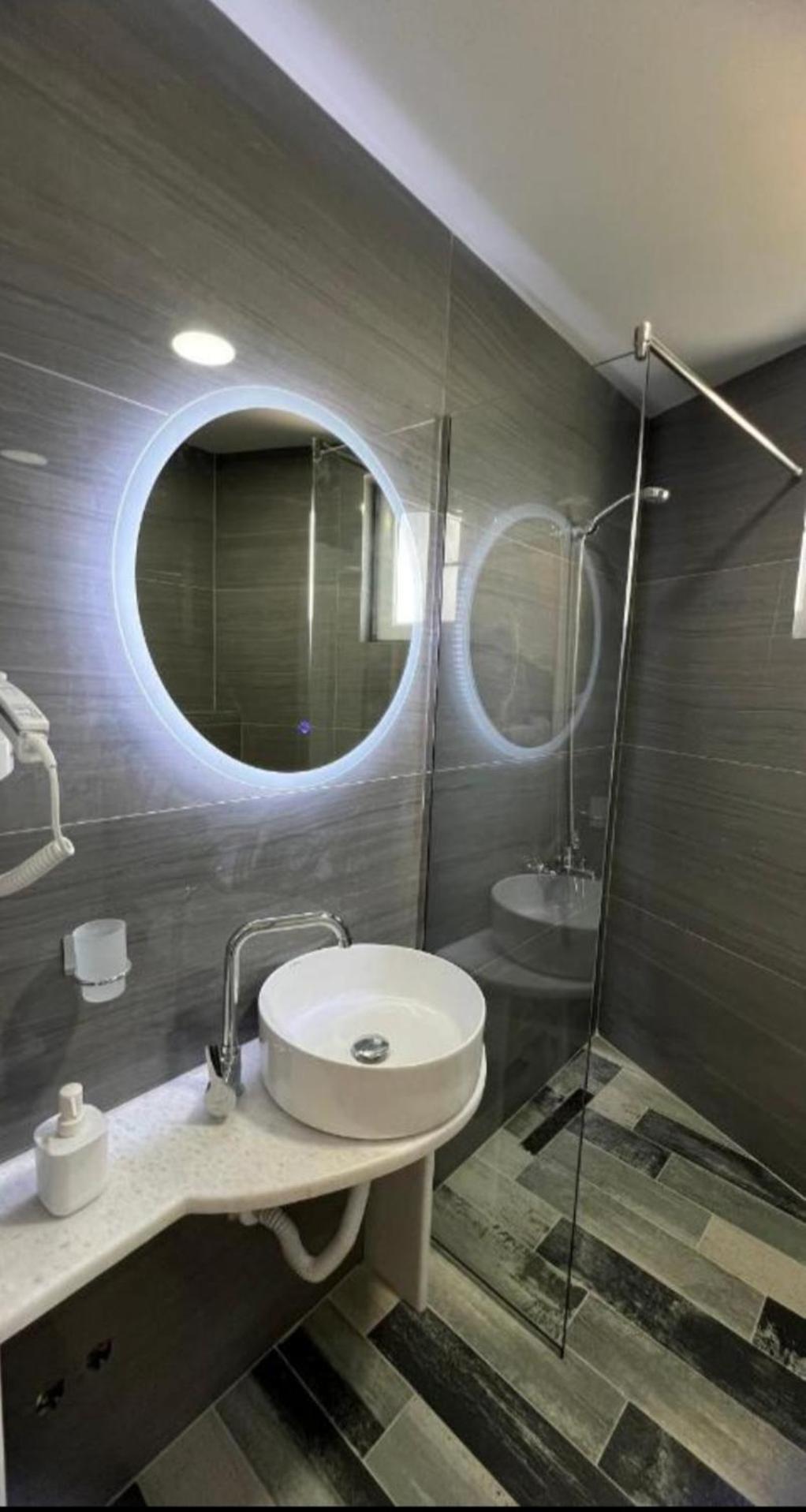 Hotel Demoli Pogradec Buitenkant foto