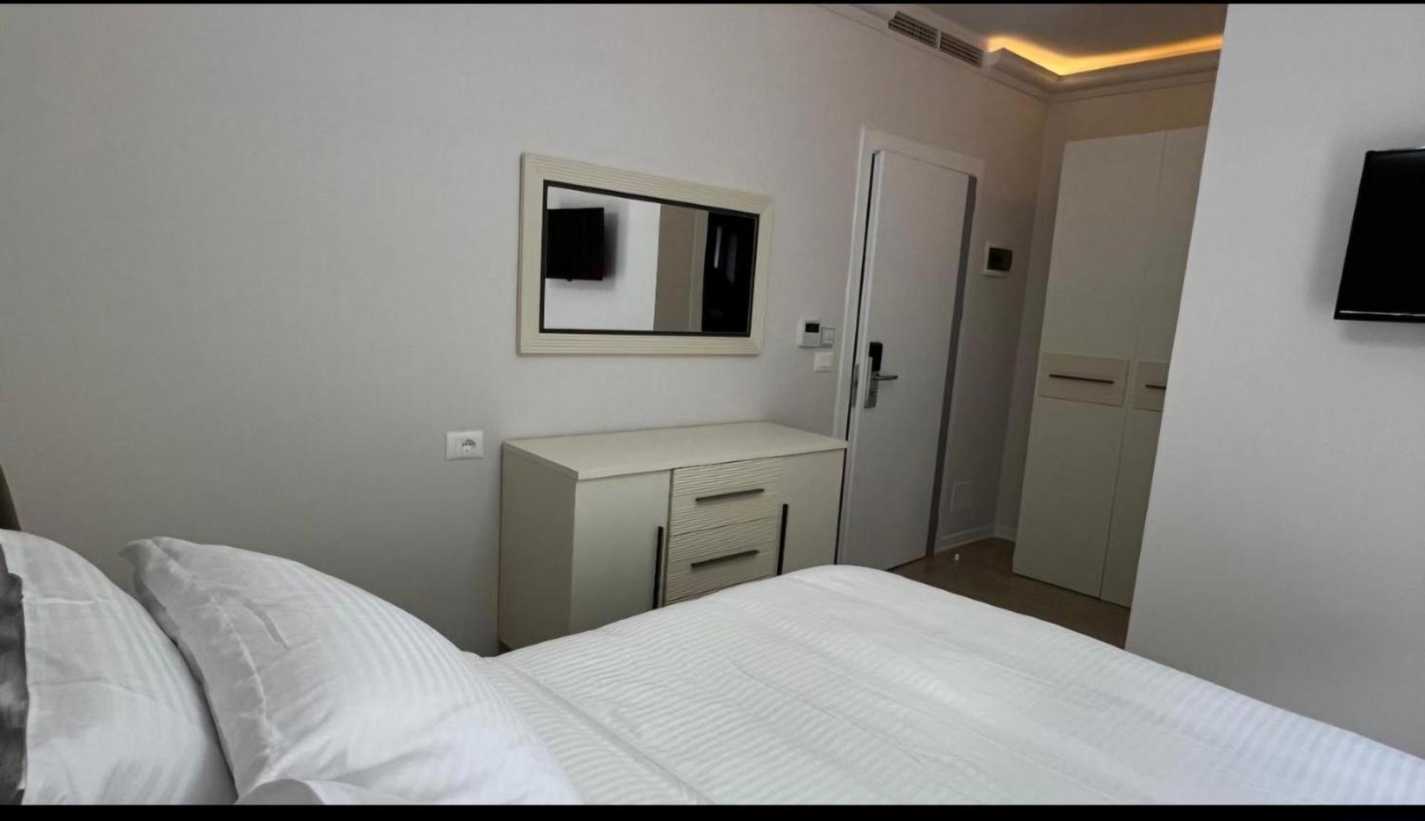 Hotel Demoli Pogradec Buitenkant foto