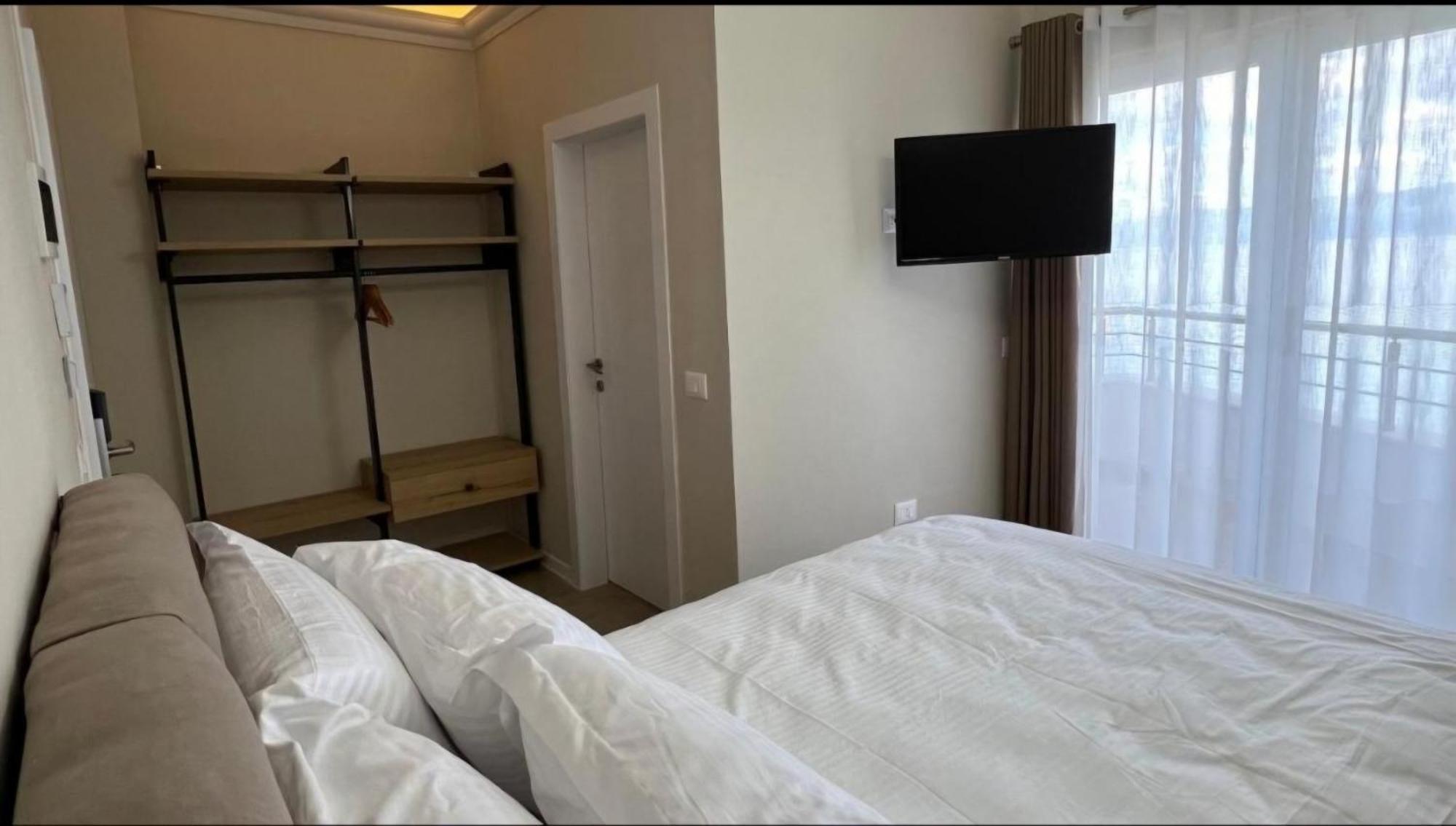 Hotel Demoli Pogradec Buitenkant foto