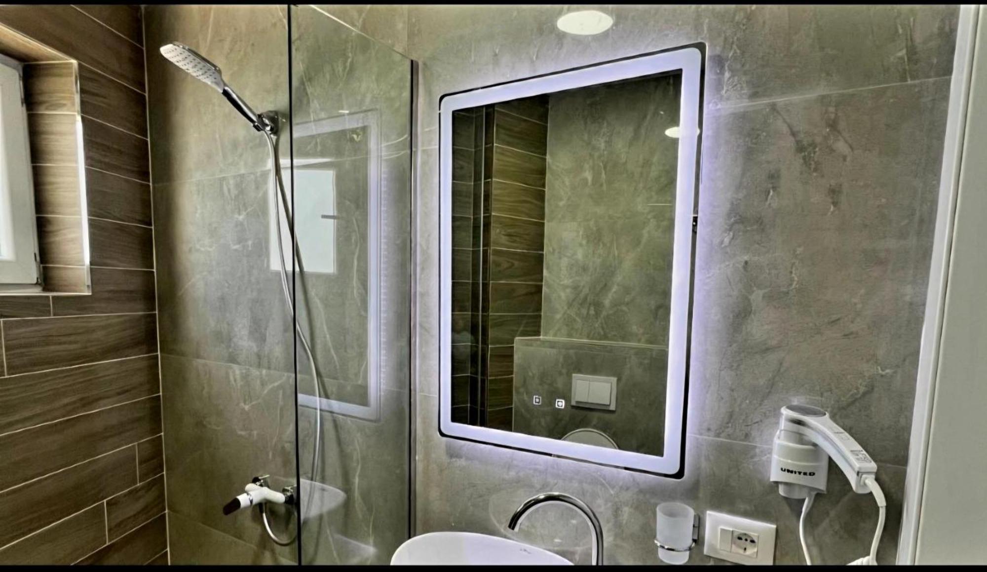 Hotel Demoli Pogradec Buitenkant foto