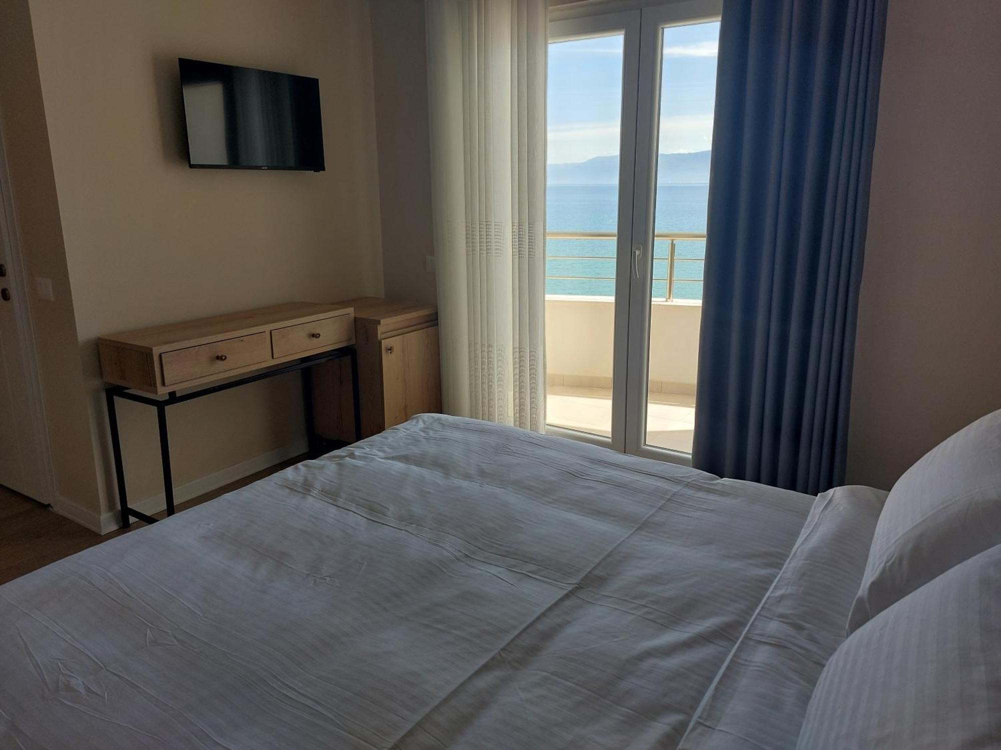 Hotel Demoli Pogradec Buitenkant foto