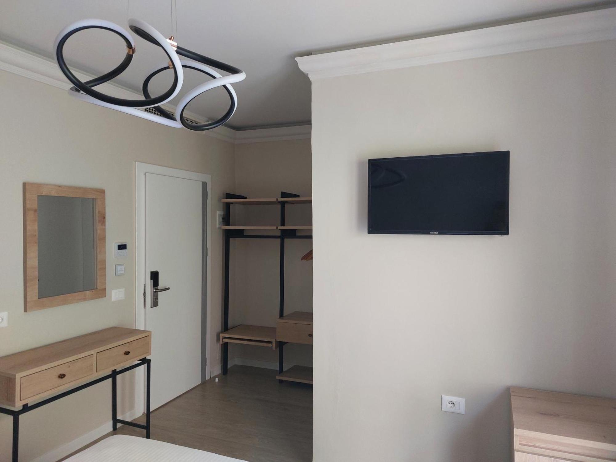 Hotel Demoli Pogradec Buitenkant foto