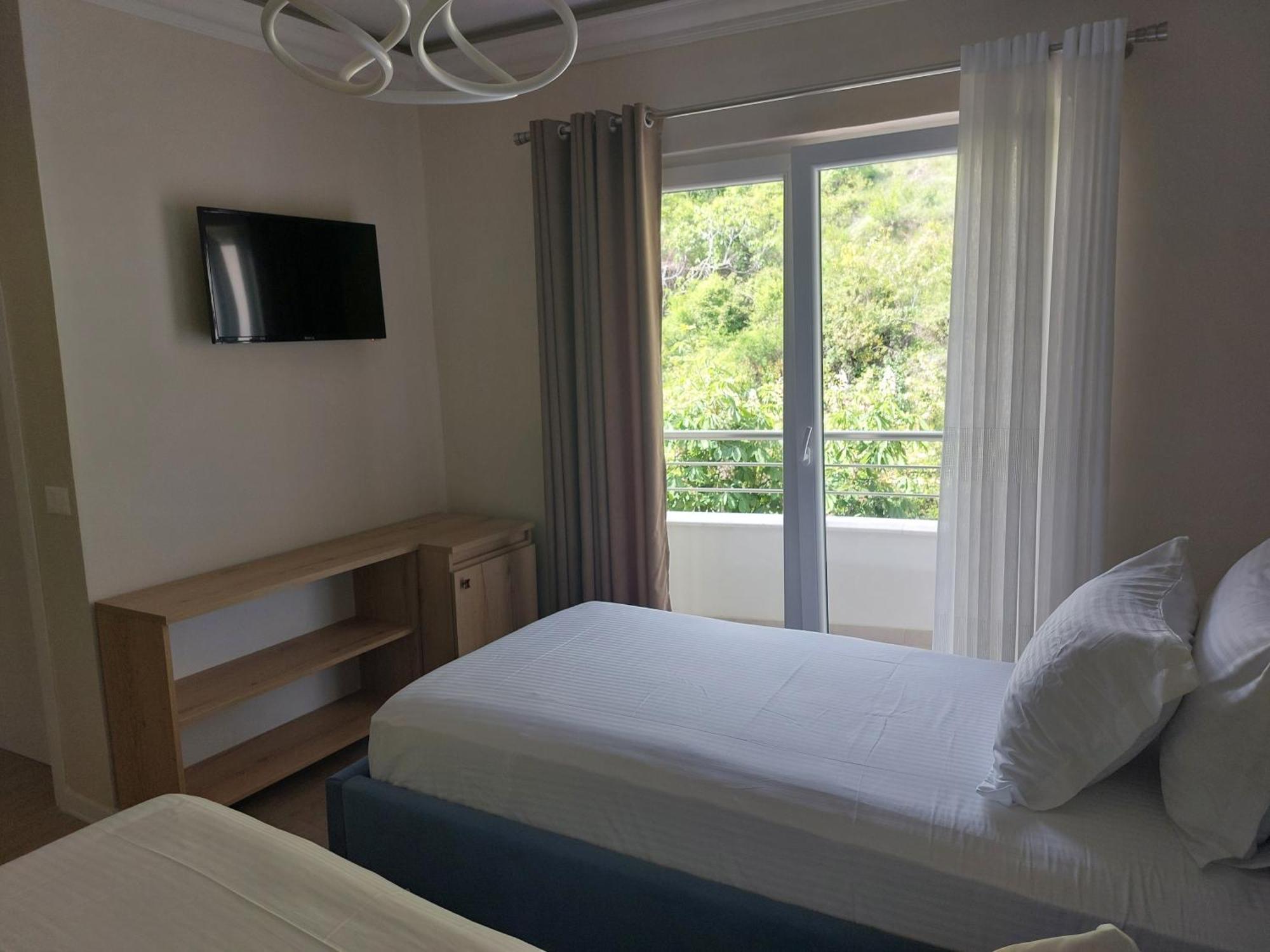 Hotel Demoli Pogradec Buitenkant foto